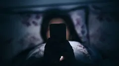 Sov bättre ikväll: därför gör mobilen dig tröttare – och hur du bryter mönstret